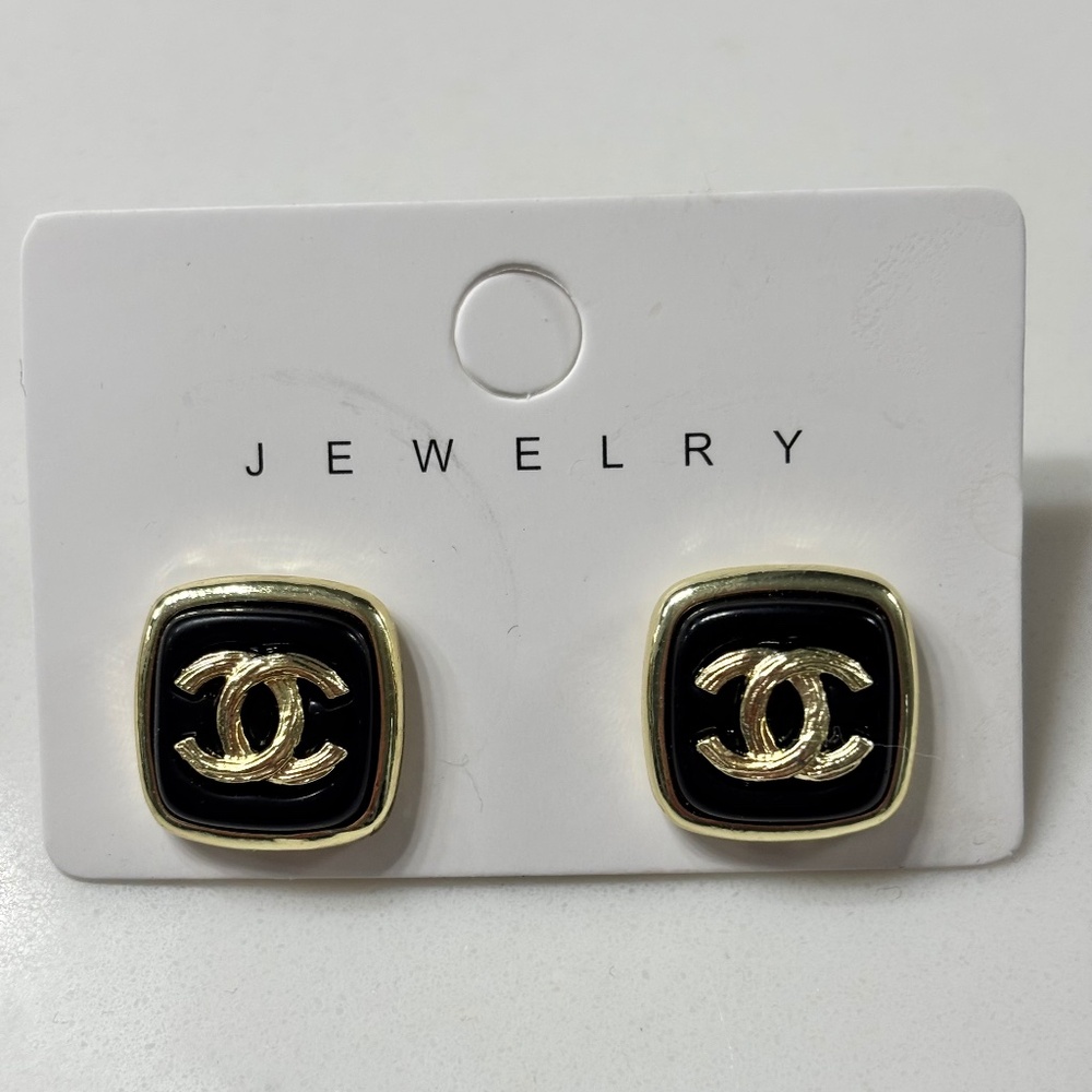 CC logo stud earrings